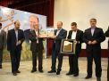 گزارش تصویری از اهداء جوایز  در همایش تجلیل از پرفسور علی اکبر جلالی چهره ماندگار شهرستان شاهرود 